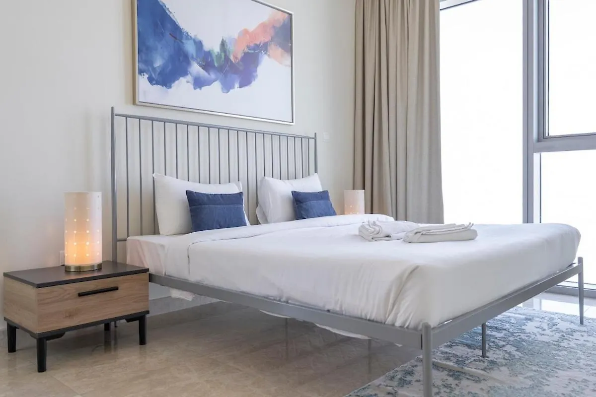 Airy 5-Bedrooms Apartment At Harbour Views With Stunning Scenery Of Dubai Creek!