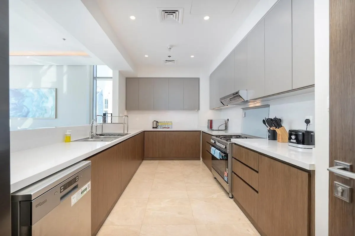 Airy 5-Bedrooms Apartment At Harbour Views With Stunning Scenery Of Dubai Creek! 0*,  Émirats arabes unis