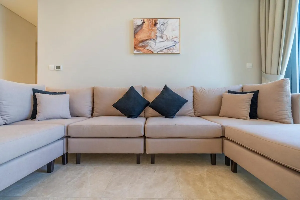 Airy 5-Bedrooms Apartment At Harbour Views With Stunning Scenery Of Dubai Creek! 0*,